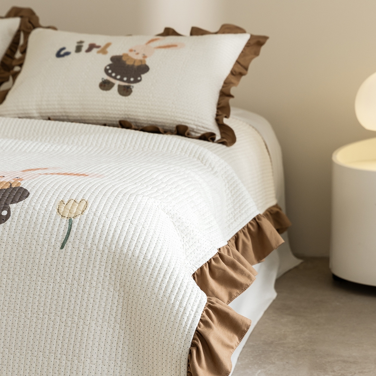 91家纺网 家纺一手货源 找家纺 立奥被业 2026新品古法水洗棉夏被仿棉大版床盖防棉大版夏被 快乐童年咖