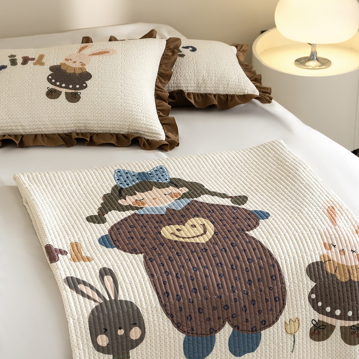 91家纺网 家纺一手货源 找家纺 立奥被业 2026新品古法水洗棉夏被仿棉大版床盖防棉大版夏被 快乐童年咖