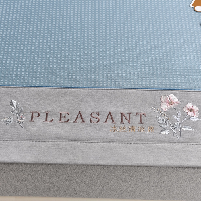 91家纺网 家纺一手货源 找家纺 小牛席业 2026新款华夫格-鲜花清凉冰丝席系列 蓝色