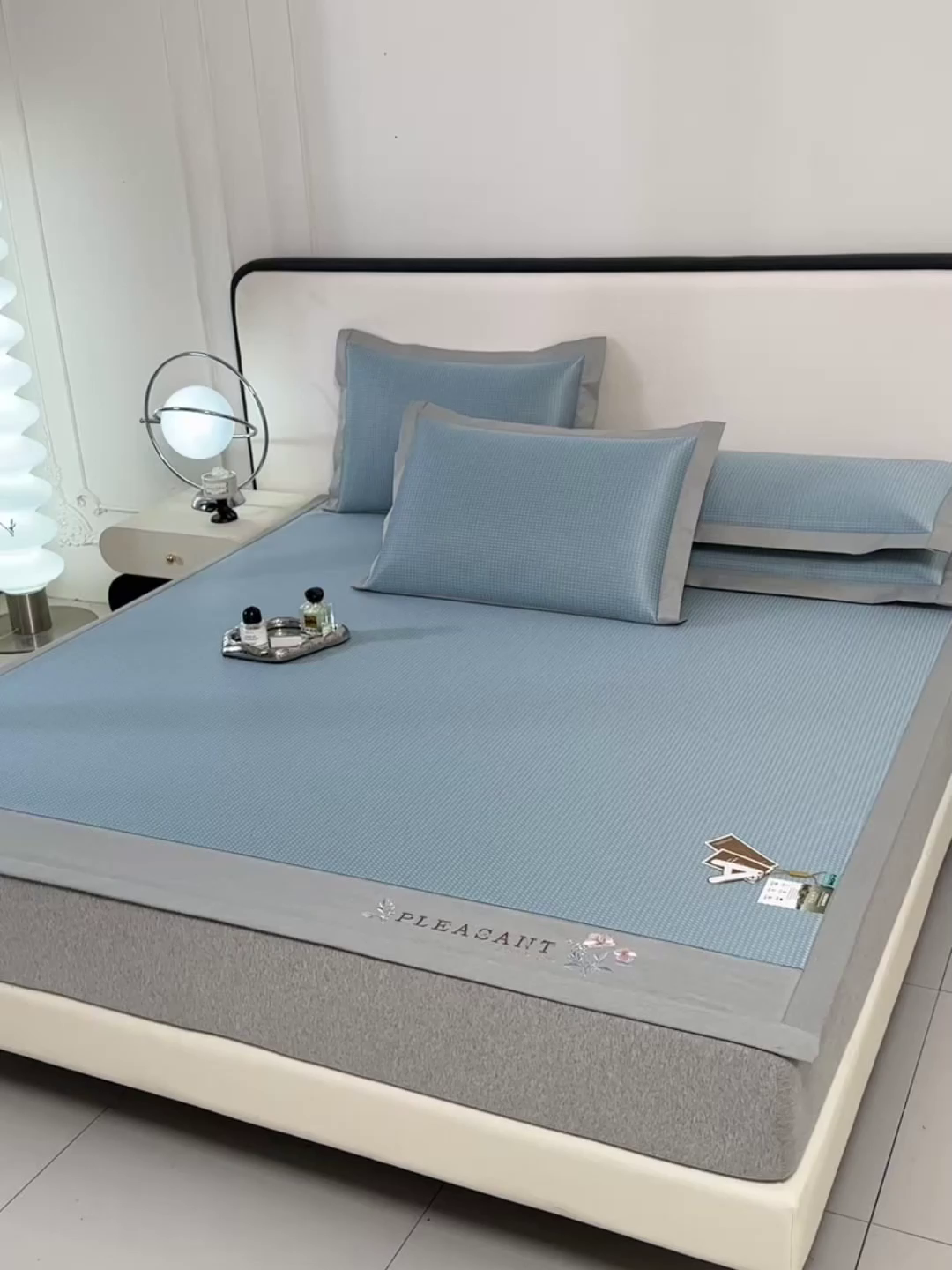 91家纺网 家纺一手货源 找家纺 小牛席业 2026新款华夫格-鲜花清凉冰丝席系列 蓝色