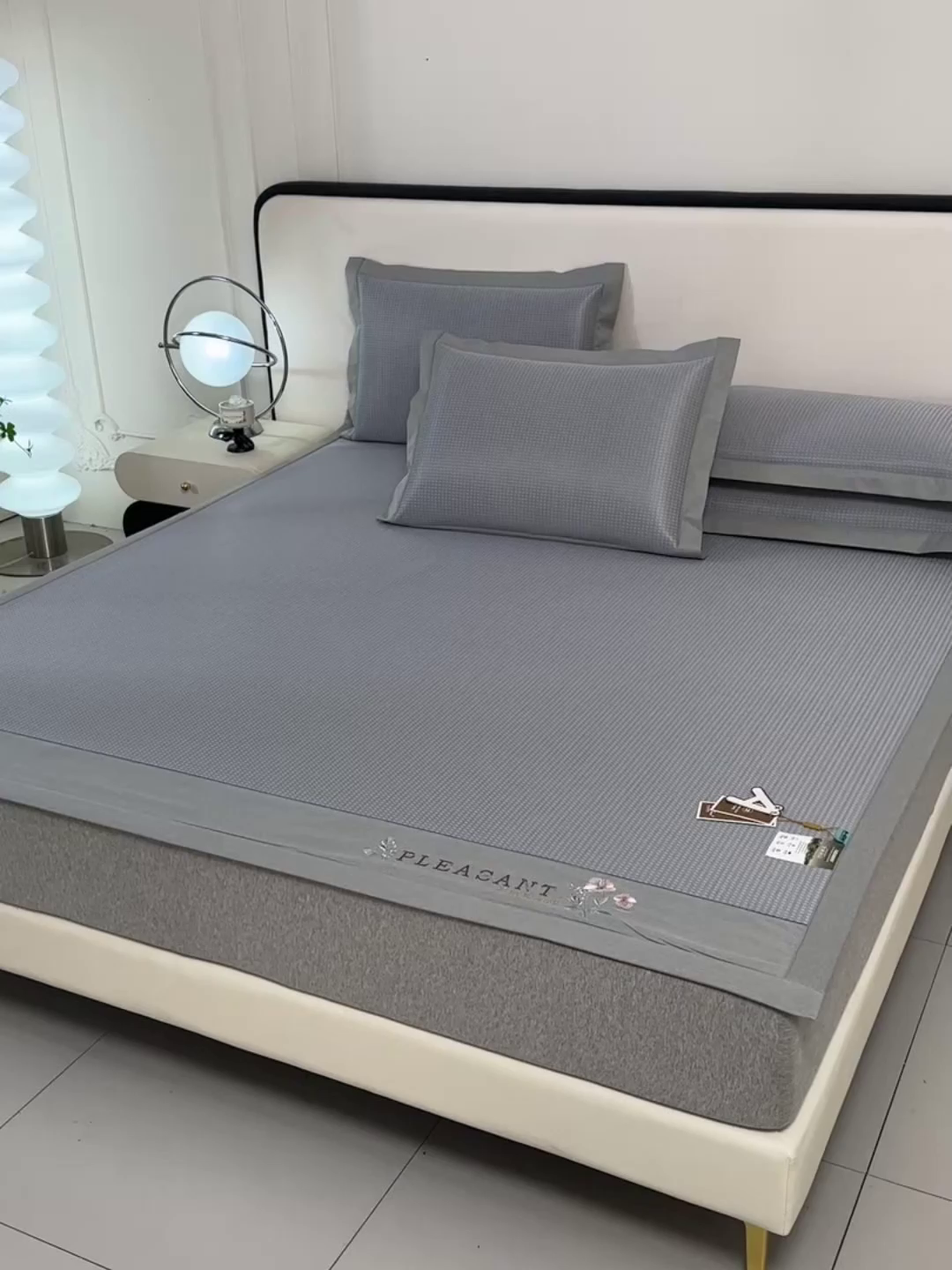 91家纺网 家纺一手货源 找家纺 小牛席业 2026新款华夫格-鲜花清凉冰丝席系列 灰色