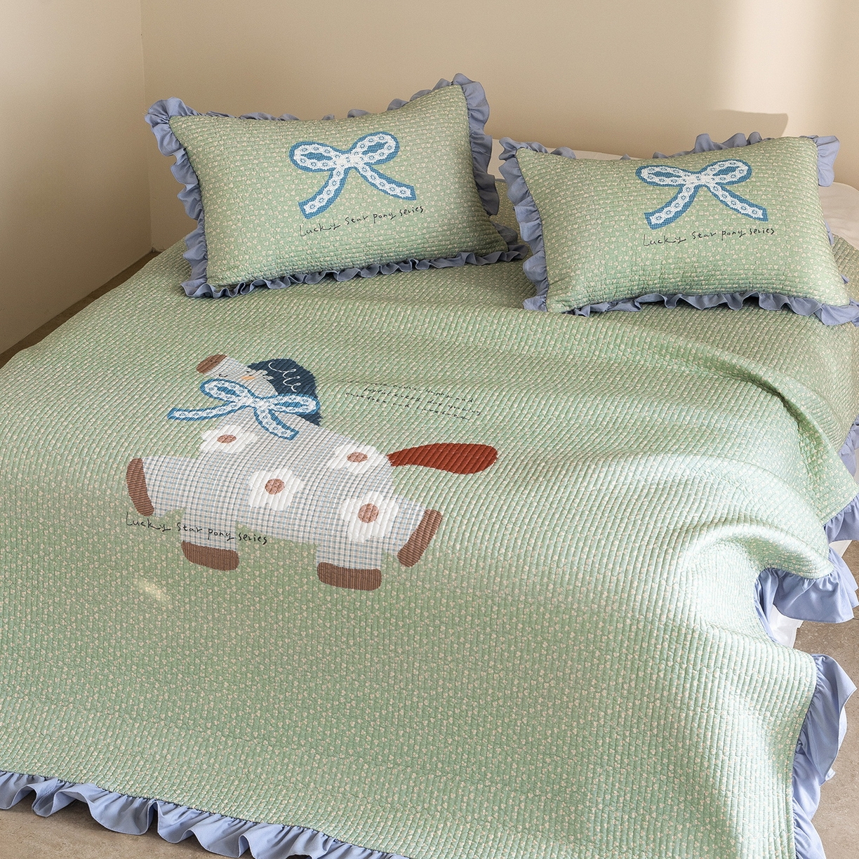 91家纺网 家纺一手货源 找家纺 立奥被业 2026新品古法水洗棉夏被仿棉大版床盖防棉大版夏被 快乐小马