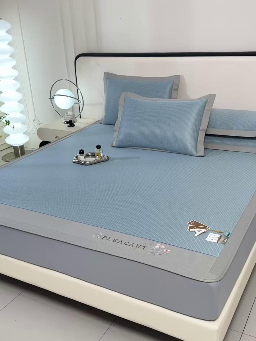 91家纺网 家纺一手货源 找家纺 小牛席业 2026新款四件套华夫格-鲜花凉感冰丝席系列（床笠款） 蓝色