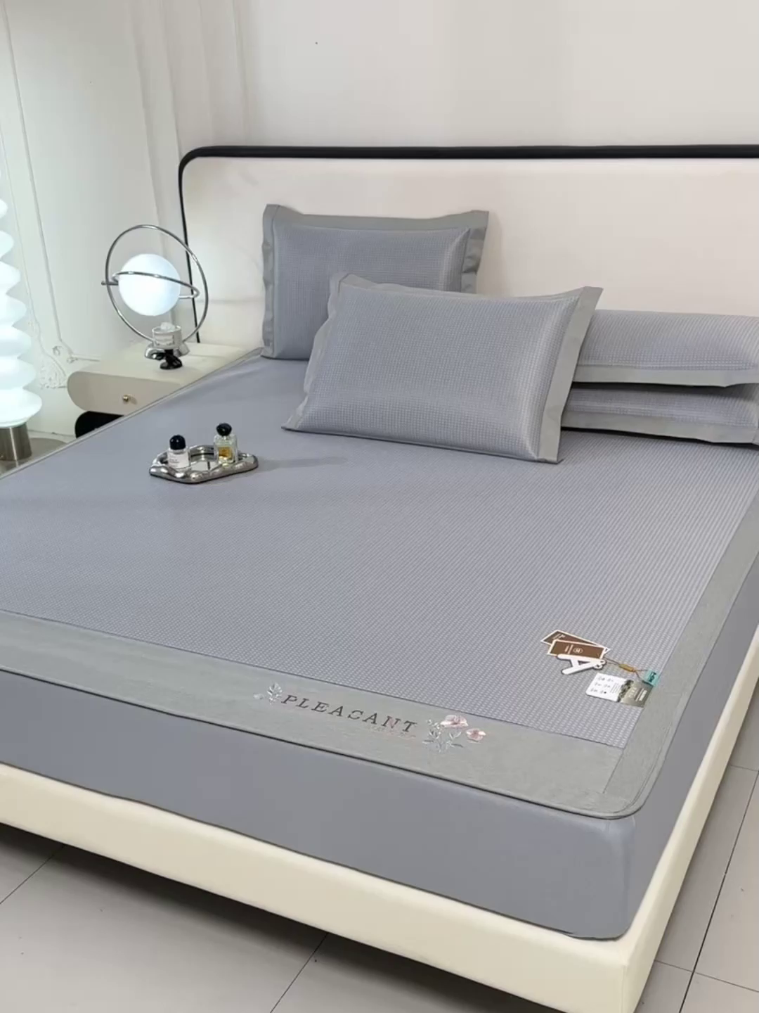 91家纺网 家纺一手货源 找家纺 小牛席业 2026新款四件套华夫格-鲜花凉感冰丝席系列（床笠款） 灰色