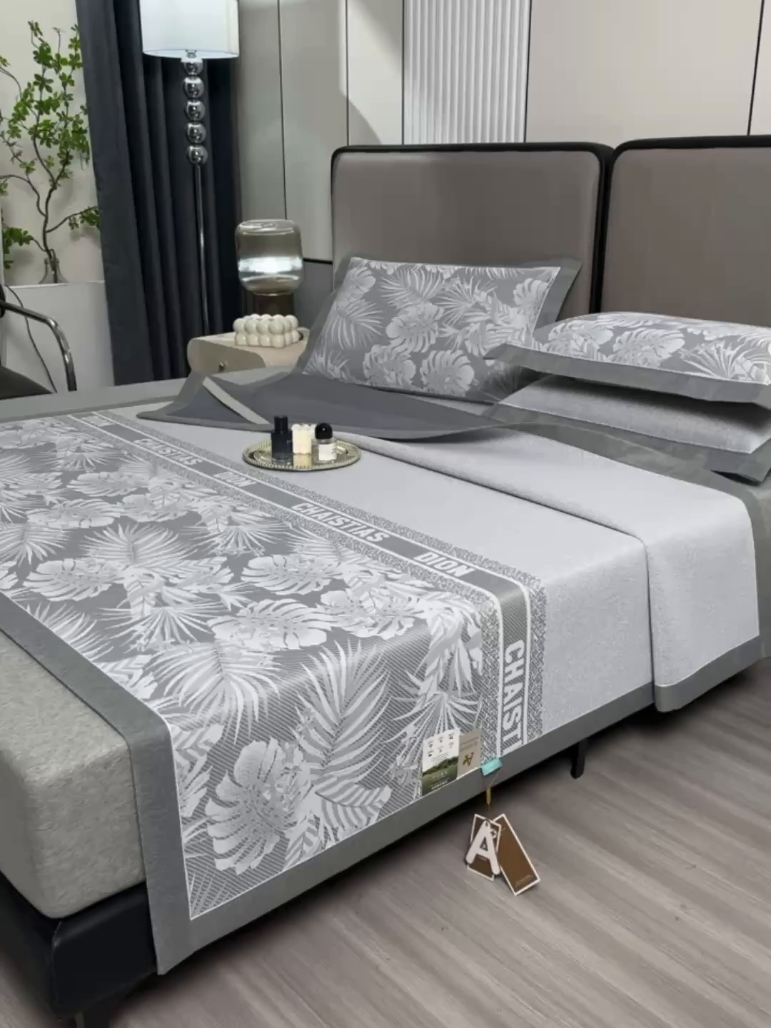 91家纺网 家纺一手货源 找家纺 小牛席业 2026新款PE半定位大提花凉感冰丝系列 灰色