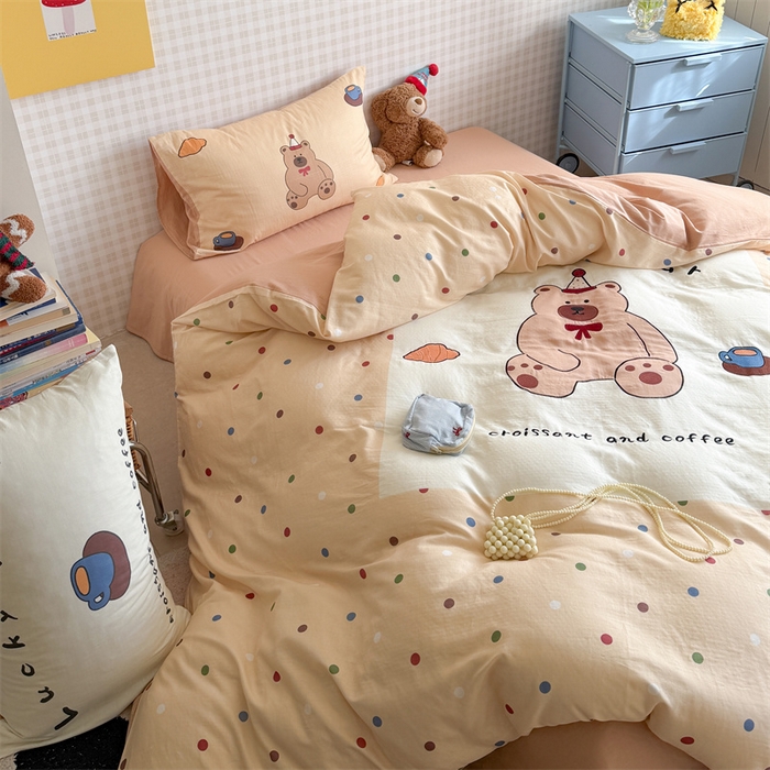 91家纺网 家纺一手货源 找家纺 暖生活 2026新款全棉大版双层纱贴布绣四件套 波点胖熊