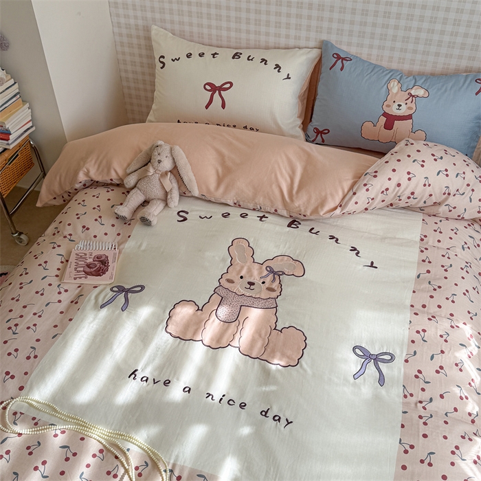 91家纺网 家纺一手货源 找家纺 暖生活 2026新款全棉大版双层纱贴布绣四件套 樱桃甜兔