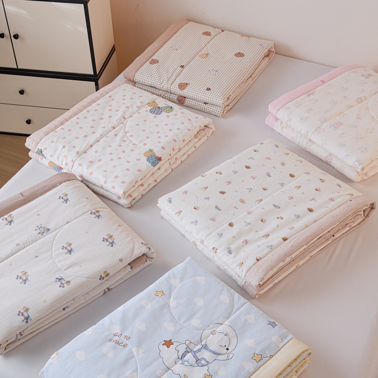 91家纺网 家纺一手货源 找家纺 亿莱鑫 2026春夏新款全棉水洗印花夏被夏凉被空调被 组合图仅供展示不可下单