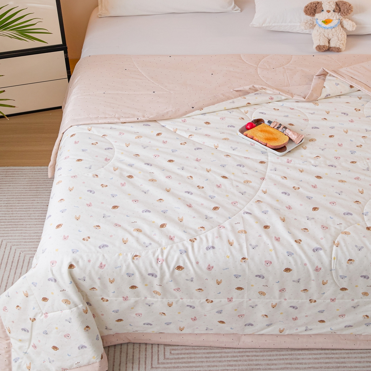 91家纺网 家纺一手货源 找家纺 亿莱鑫 2026春夏新款全棉水洗印花夏被夏凉被空调被 动物聚会