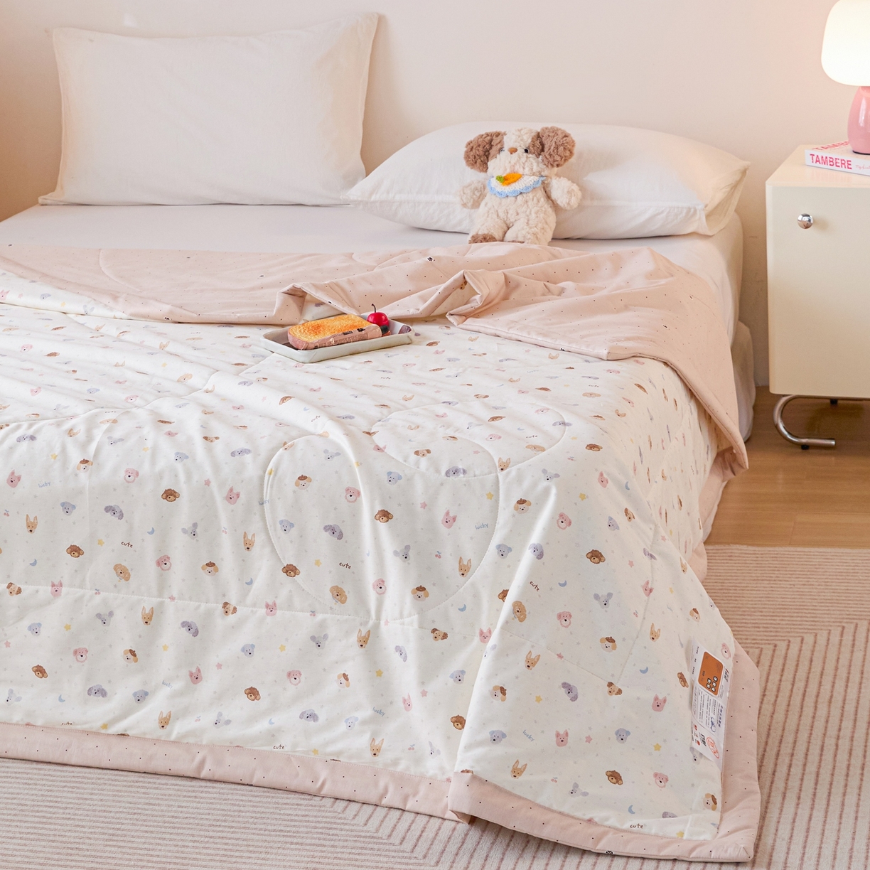 91家纺网 家纺一手货源 找家纺 亿莱鑫 2026春夏新款全棉水洗印花夏被夏凉被空调被 动物聚会