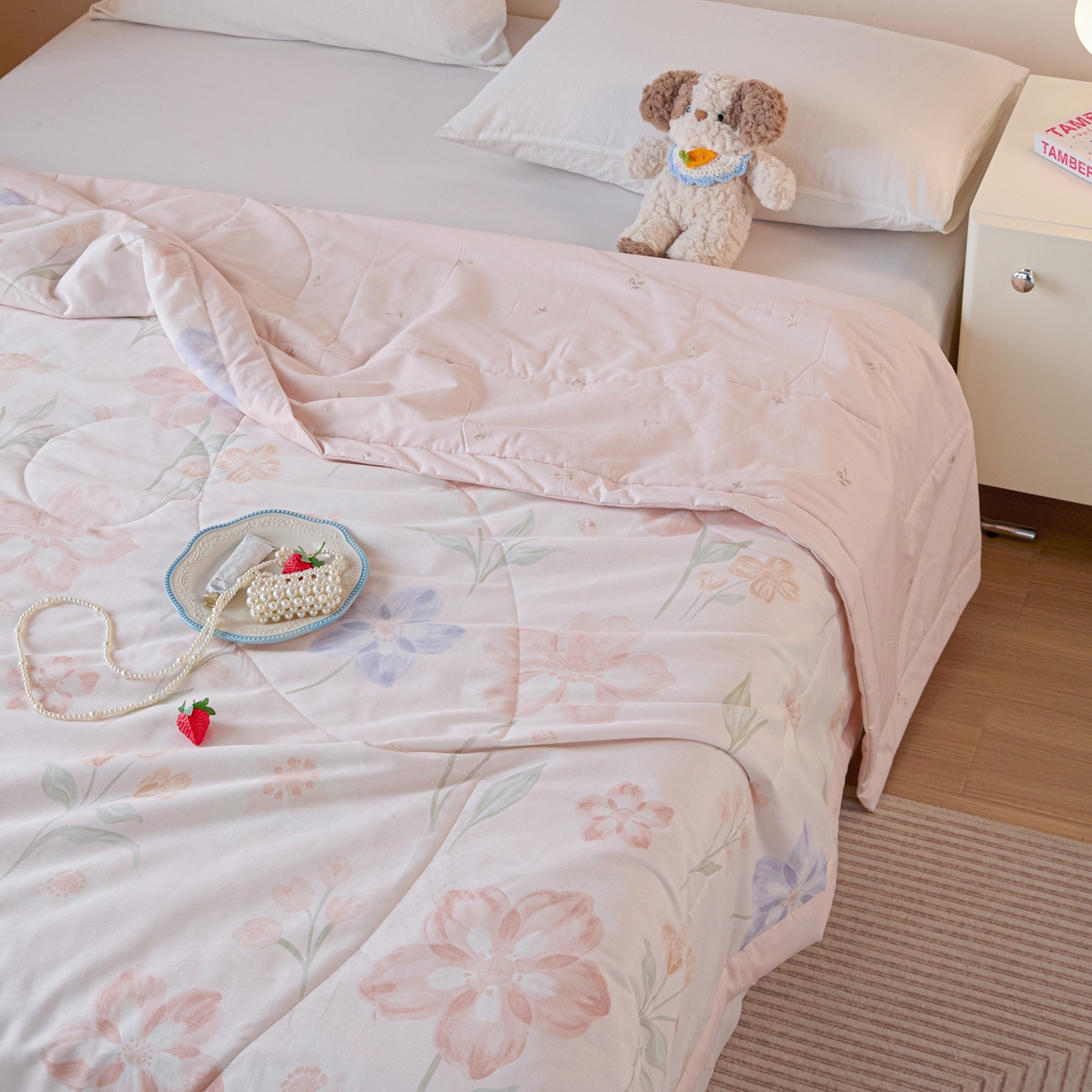 91家纺网 家纺一手货源 找家纺 亿莱鑫 2026春夏新款全棉水洗印花夏被夏凉被空调被 花开半夏