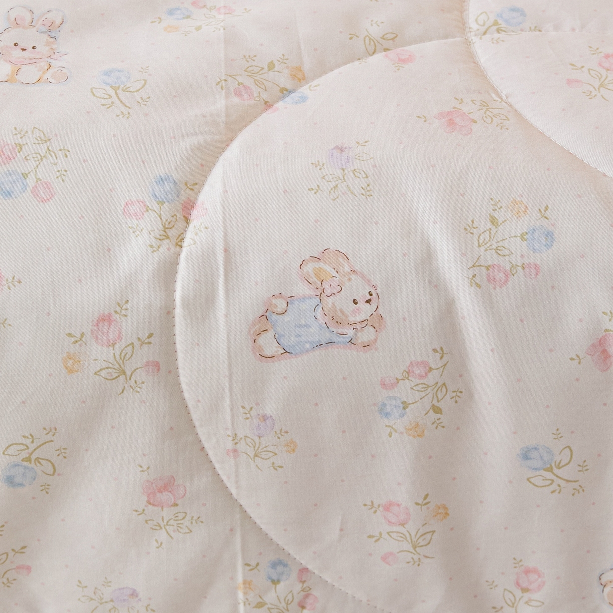 91家纺网 家纺一手货源 找家纺 亿莱鑫 2026春夏新款全棉水洗印花夏被夏凉被空调被 花园兔