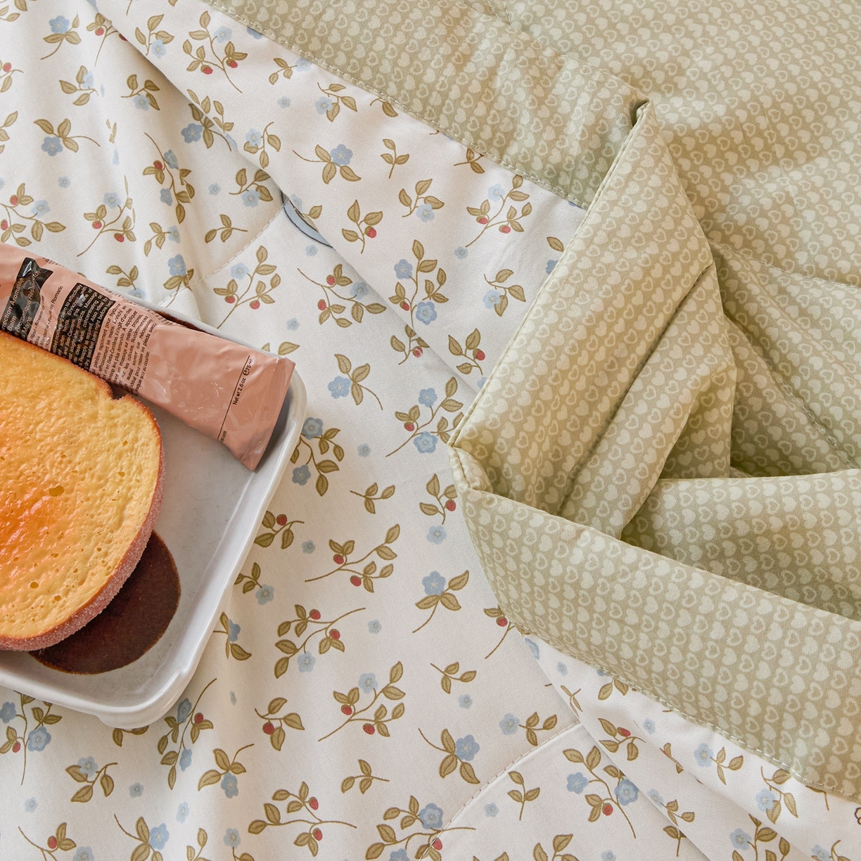 91家纺网 家纺一手货源 找家纺 亿莱鑫 2026春夏新款全棉水洗印花夏被夏凉被空调被 慵懒猫咪