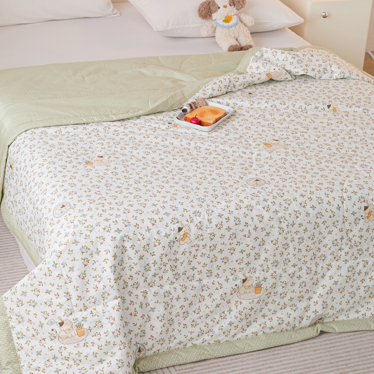 91家纺网 家纺一手货源 找家纺 亿莱鑫 2026春夏新款全棉水洗印花夏被夏凉被空调被 慵懒猫咪