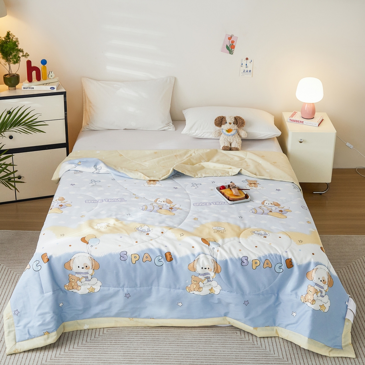 91家纺网 家纺一手货源 找家纺 亿莱鑫 2026春夏新款全棉水洗印花夏被夏凉被空调被 太空小狗