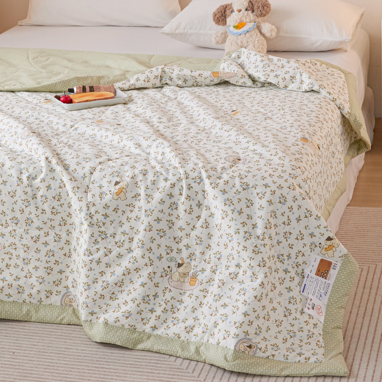 91家纺网 家纺一手货源 找家纺 亿莱鑫 2026春夏新款全棉水洗印花夏被夏凉被空调被 慵懒猫咪