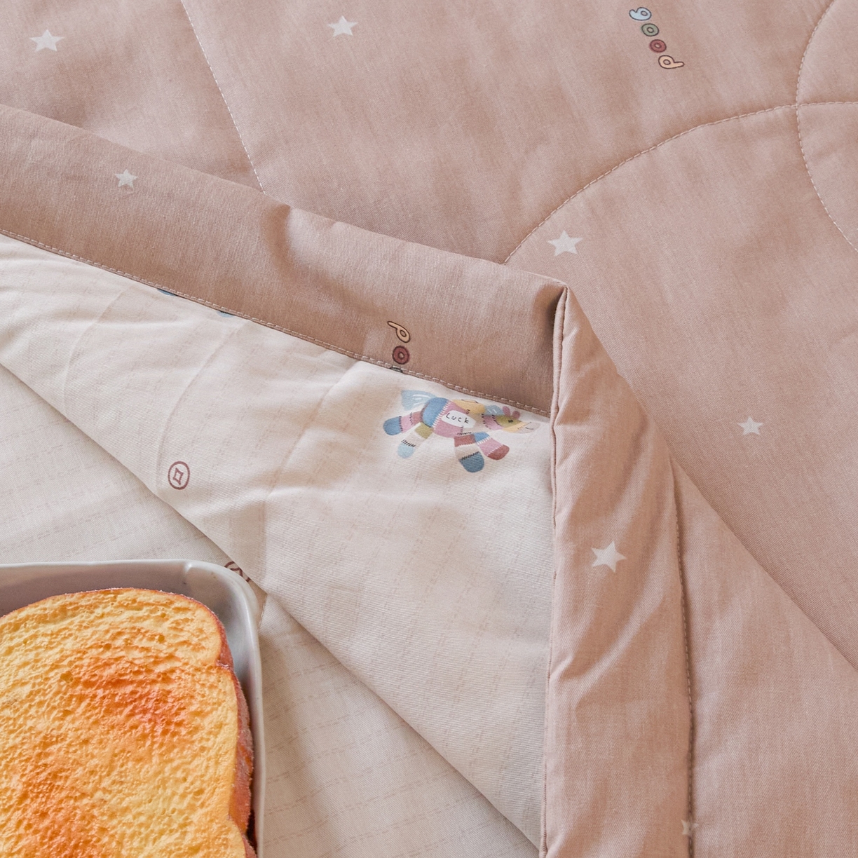 91家纺网 家纺一手货源 找家纺 亿莱鑫 2026春夏新款全棉水洗印花夏被夏凉被空调被 马上有钱