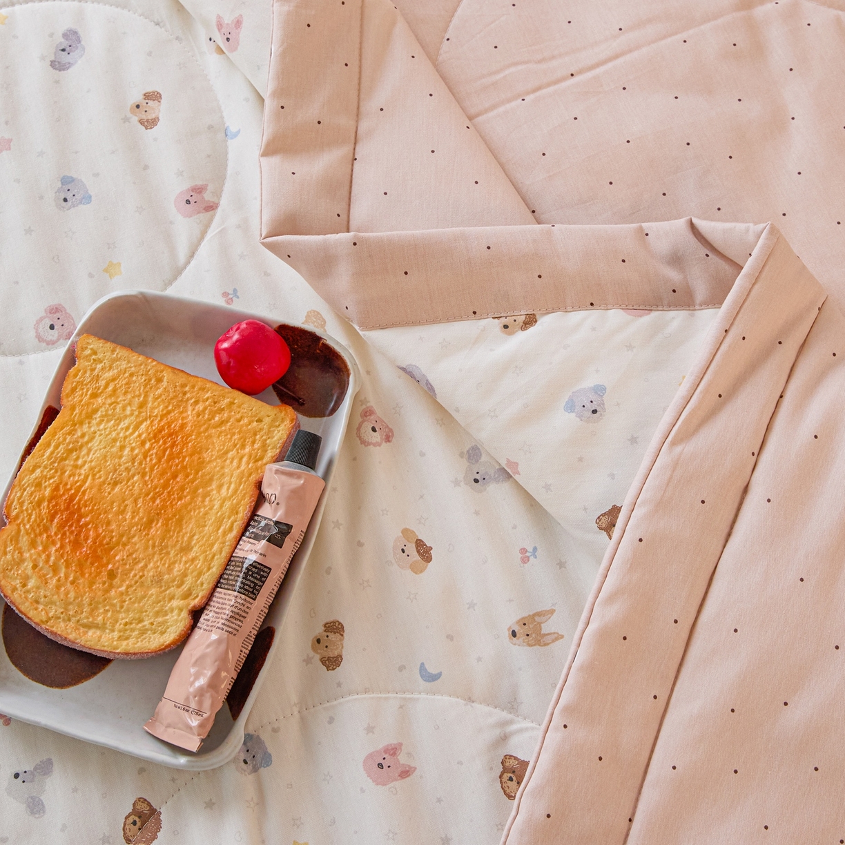 91家纺网 家纺一手货源 找家纺 亿莱鑫 2026春夏新款全棉水洗印花夏被夏凉被空调被 动物聚会