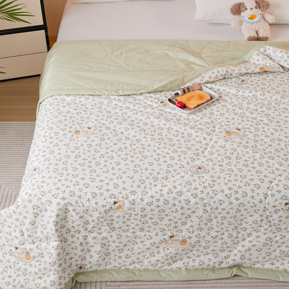 91家纺网 家纺一手货源 找家纺 亿莱鑫 2026春夏新款全棉水洗印花夏被夏凉被空调被 慵懒猫咪