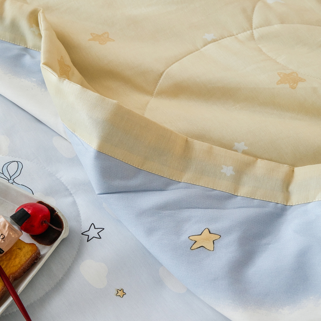 91家纺网 家纺一手货源 找家纺 亿莱鑫 2026春夏新款全棉水洗印花夏被夏凉被空调被 太空小狗