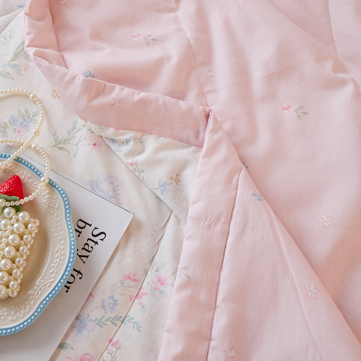 91家纺网 家纺一手货源 找家纺 亿莱鑫 2026春夏新款全棉水洗印花夏被夏凉被空调被 浪漫玫瑰