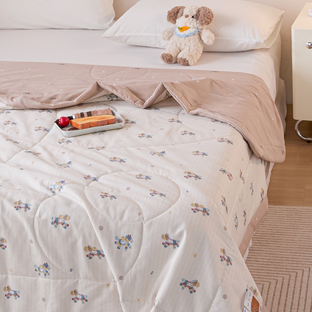 91家纺网 家纺一手货源 找家纺 亿莱鑫 2026春夏新款全棉水洗印花夏被夏凉被空调被 马上有钱