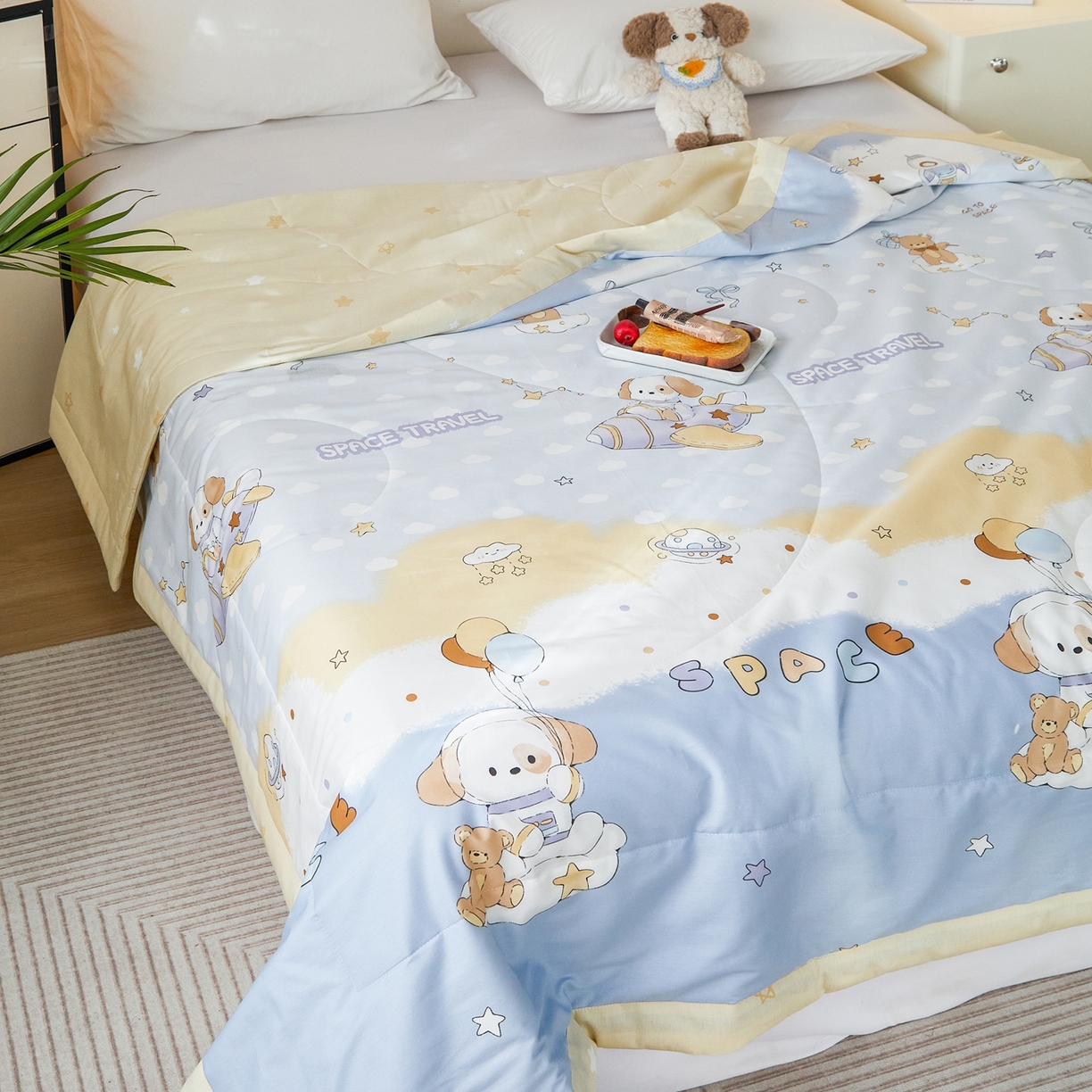 91家纺网 家纺一手货源 找家纺 亿莱鑫 2026春夏新款全棉水洗印花夏被夏凉被空调被 太空小狗