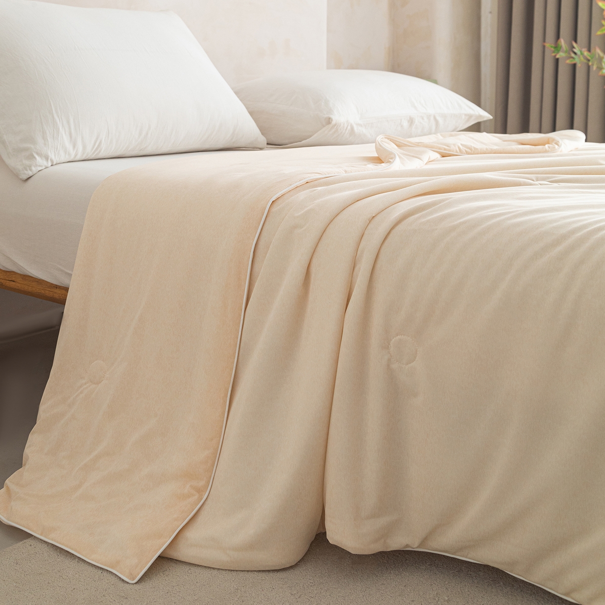 91家纺网 家纺一手货源 找家纺 亿莱鑫 2026春夏新款纯色仿锦氨凉感夏被夏凉被空调被 夏日企鹅-米黄