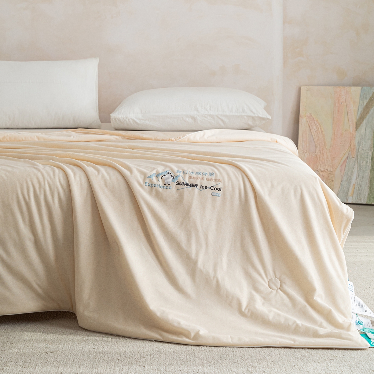 91家纺网 家纺一手货源 找家纺 亿莱鑫 2026春夏新款纯色仿锦氨凉感夏被夏凉被空调被 夏日企鹅-米黄