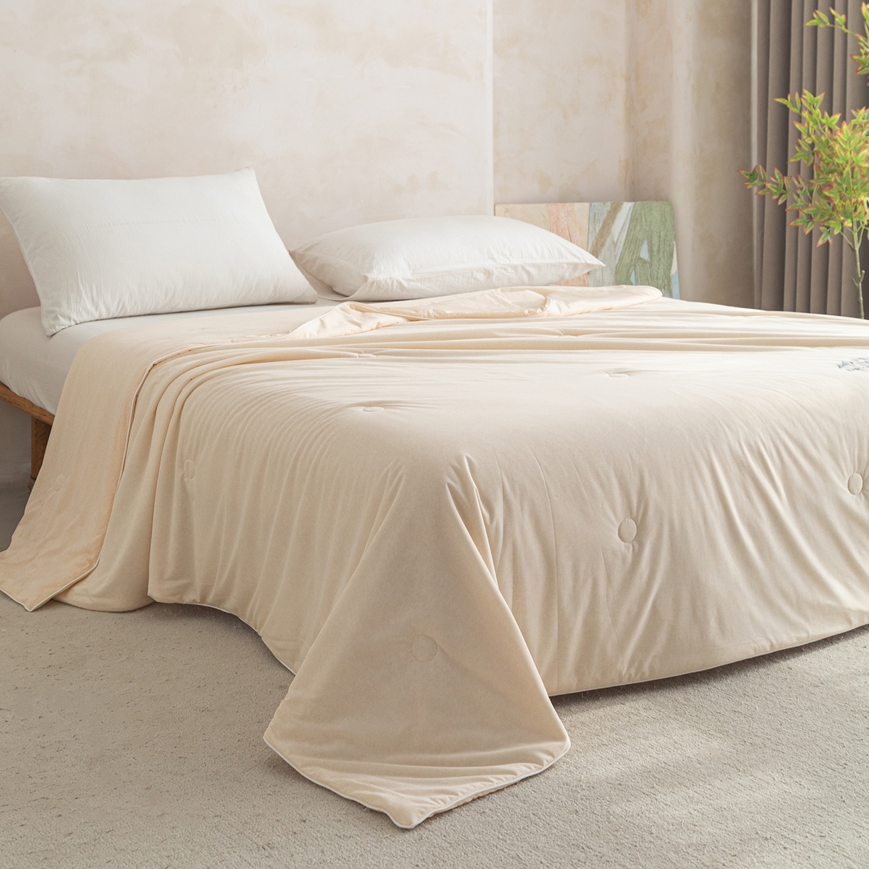 91家纺网 家纺一手货源 找家纺 亿莱鑫 2026春夏新款纯色仿锦氨凉感夏被夏凉被空调被 夏日企鹅-米黄