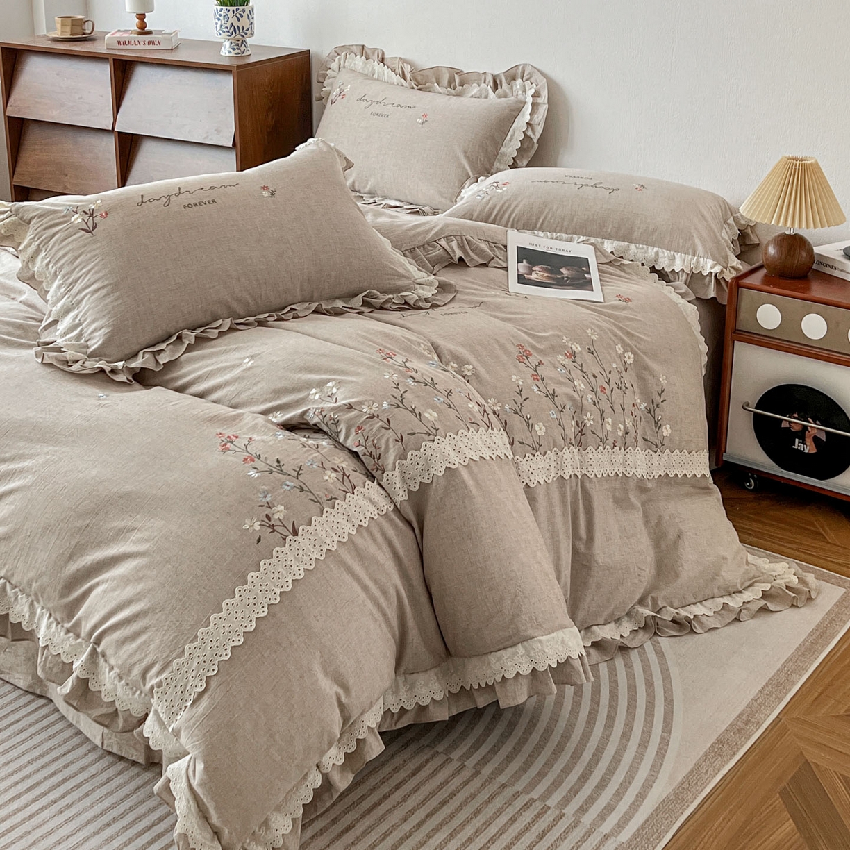 91家纺网 家纺一手货源 找家纺 迪欧芙 2026春夏新款棉麻刺绣床单款四件套-迷迭花香 迷迭花香-卡其