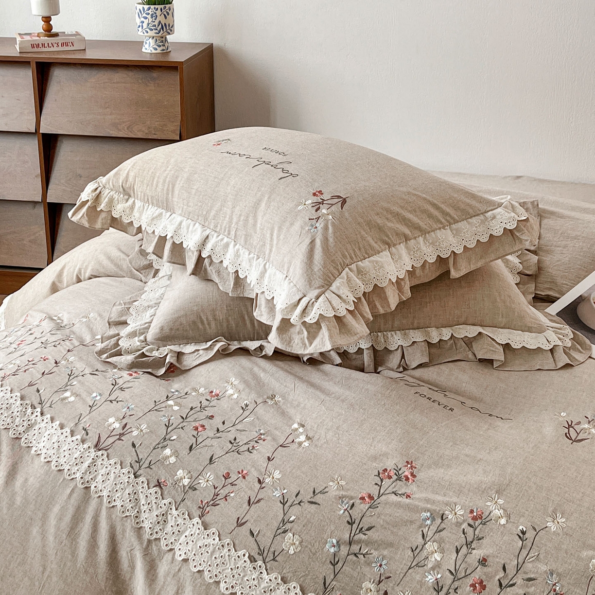 91家纺网 家纺一手货源 找家纺 迪欧芙 2026春夏新款棉麻刺绣床单款四件套-迷迭花香 迷迭花香-卡其