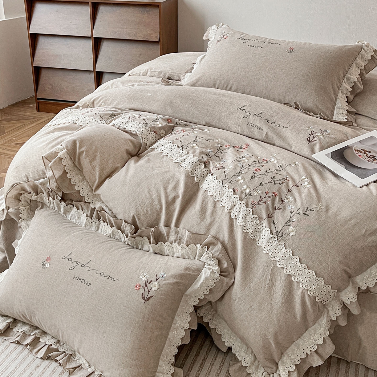 91家纺网 家纺一手货源 找家纺 迪欧芙 2026春夏新款棉麻刺绣床单款四件套-迷迭花香 迷迭花香-卡其