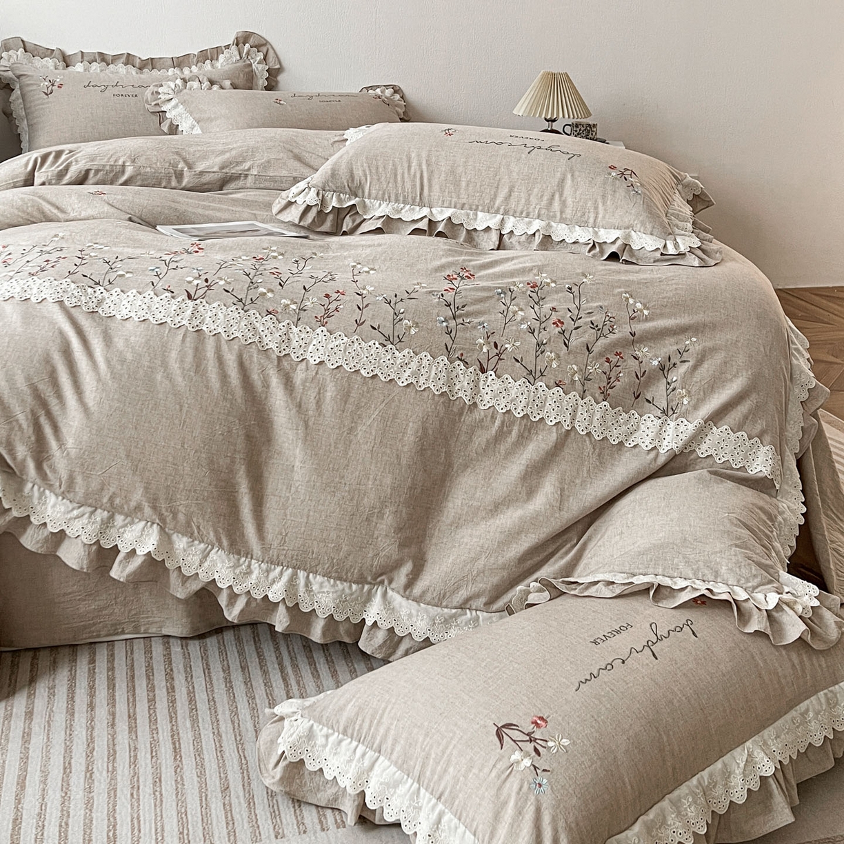 91家纺网 家纺一手货源 找家纺 迪欧芙 2026春夏新款棉麻刺绣床单款四件套-迷迭花香 迷迭花香-卡其