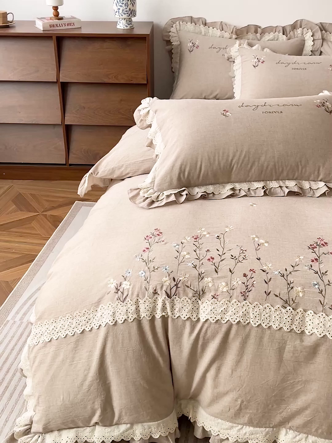 91家纺网 家纺一手货源 找家纺 迪欧芙 2026春夏新款棉麻刺绣床单款四件套-迷迭花香 迷迭花香-卡其
