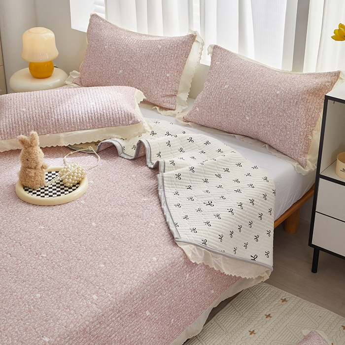 91家纺网 家纺一手货源 找家纺 舒居家纺 2026新款全棉双层纱花边床盖单件床盖单品单床盖 小时光粉