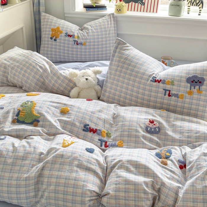 91家纺网 家纺一手货源 找家纺 寐居家纺 2026新款A类色织全棉水洗棉格子毛巾绣四件套系列 浅格恐龙