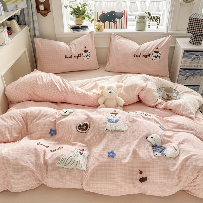 寐居家纺 2026新款A类色织全棉水洗棉格子毛巾绣四件套系列 粉格汪仔