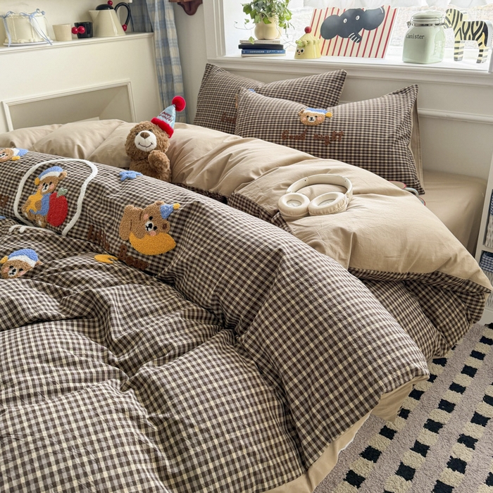 91家纺网 家纺一手货源 找家纺 寐居家纺 2026新款A类色织全棉水洗棉格子毛巾绣四件套系列 格熊织梦