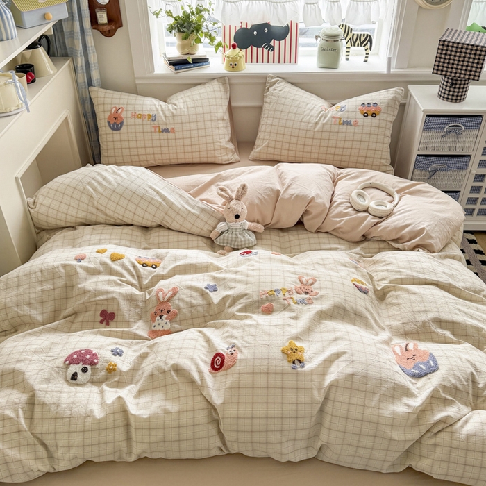 91家纺网 家纺一手货源 找家纺 寐居家纺 2026新款A类色织全棉水洗棉格子毛巾绣四件套系列 格纹兔语