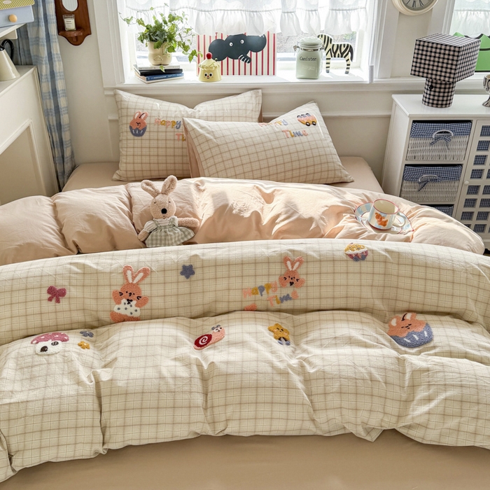 91家纺网 家纺一手货源 找家纺 寐居家纺 2026新款A类色织全棉水洗棉格子毛巾绣四件套系列 格纹兔语