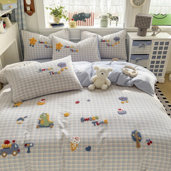 91家纺网 家纺一手货源 找家纺 寐居家纺 2026新款A类色织全棉水洗棉格子毛巾绣四件套系列 浅格恐龙