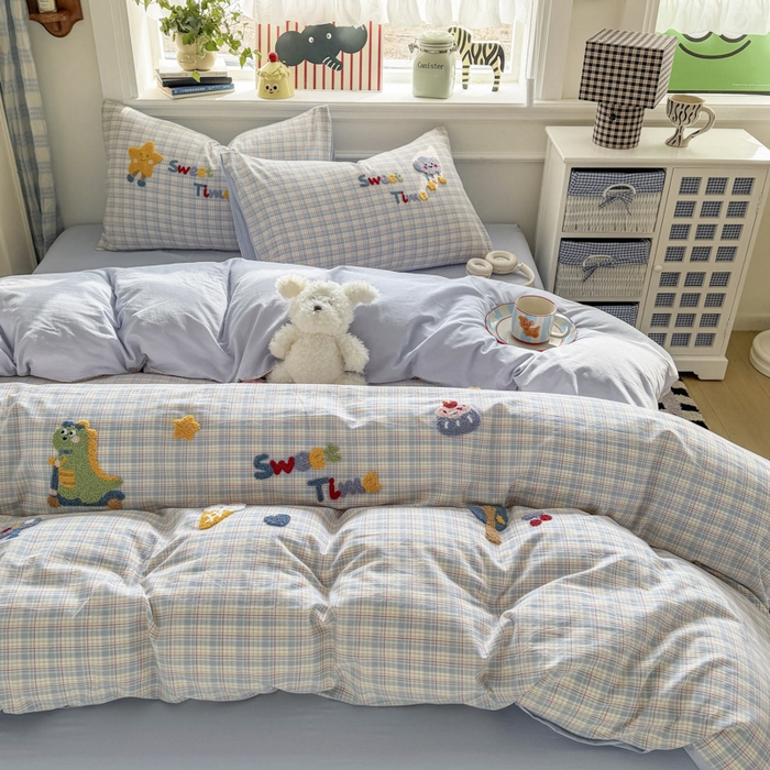 91家纺网 家纺一手货源 找家纺 寐居家纺 2026新款A类色织全棉水洗棉格子毛巾绣四件套系列 浅格恐龙