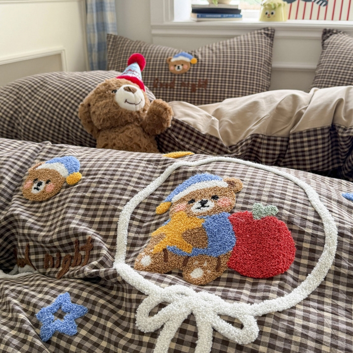 91家纺网 家纺一手货源 找家纺 寐居家纺 2026新款A类色织全棉水洗棉格子毛巾绣四件套系列 格熊织梦