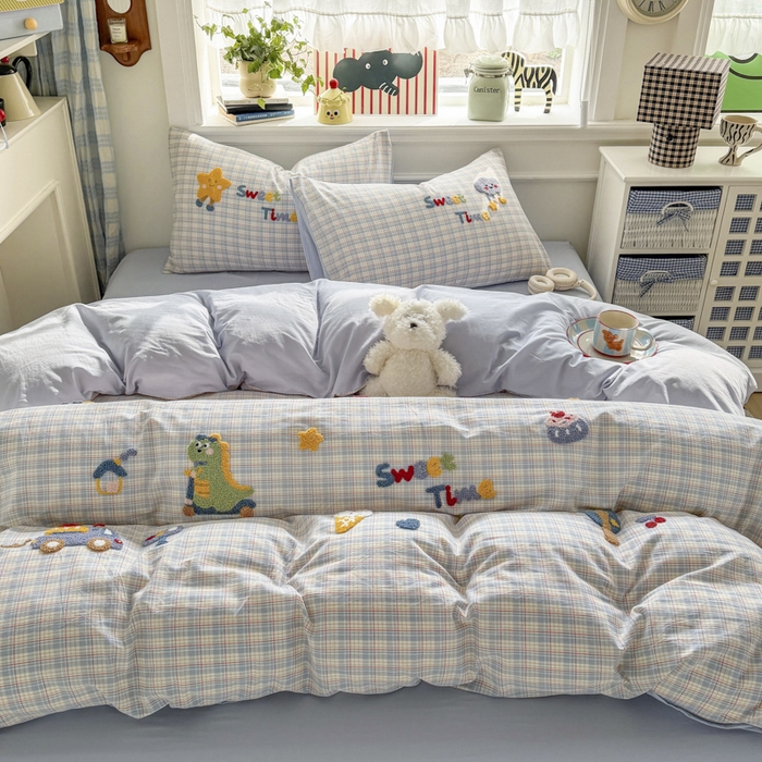 91家纺网 家纺一手货源 找家纺 寐居家纺 2026新款A类色织全棉水洗棉格子毛巾绣四件套系列 浅格恐龙