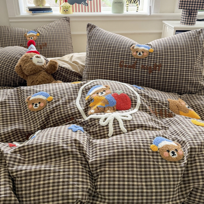 91家纺网 家纺一手货源 找家纺 寐居家纺 2026新款A类色织全棉水洗棉格子毛巾绣四件套系列 格熊织梦