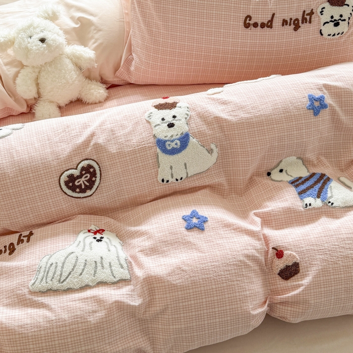 91家纺网 家纺一手货源 找家纺 寐居家纺 2026新款A类色织全棉水洗棉格子毛巾绣四件套系列 粉格汪仔