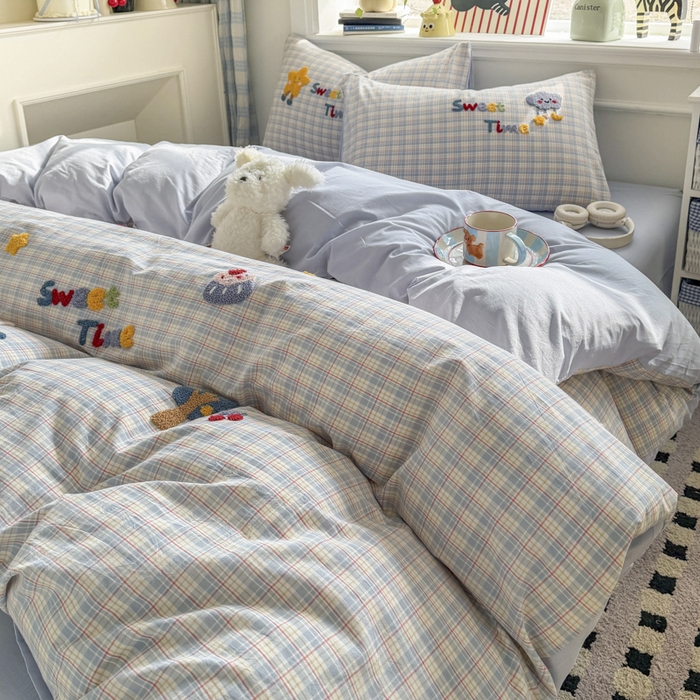 91家纺网 家纺一手货源 找家纺 寐居家纺 2026新款A类色织全棉水洗棉格子毛巾绣四件套系列 浅格恐龙