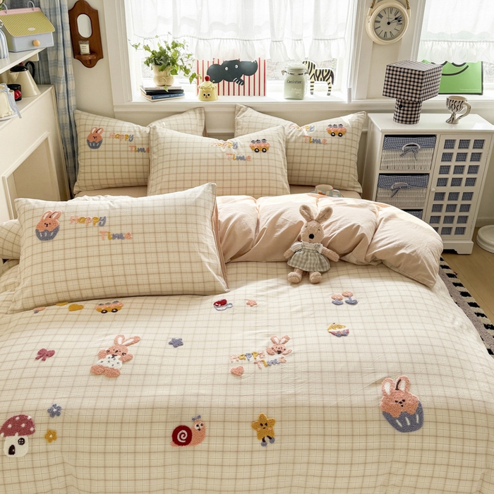 91家纺网 家纺一手货源 找家纺 寐居家纺 2026新款A类色织全棉水洗棉格子毛巾绣四件套系列 格纹兔语