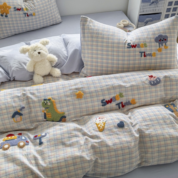 91家纺网 家纺一手货源 找家纺 寐居家纺 2026新款A类色织全棉水洗棉格子毛巾绣四件套系列 浅格恐龙